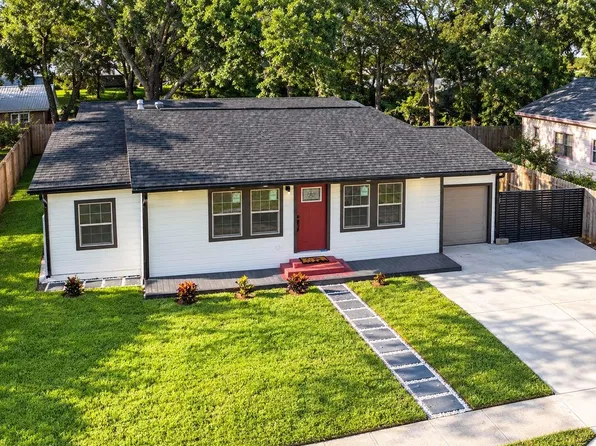 2740 Cos St, Liberty, TX 77575