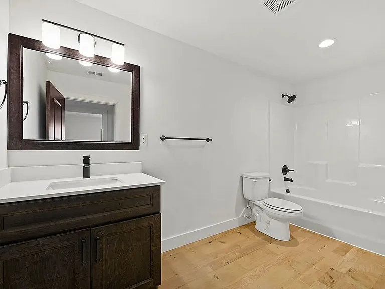 100 & 102 Amberwood Ct — Photo 42