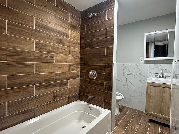 5th image of 483 Cary St #1