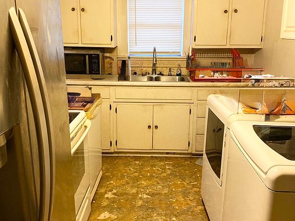 3rd image of 113 Moon St