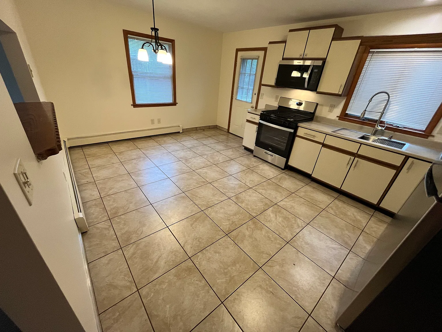 2 bed, 1100 sqft, $1,750 — Photo 4