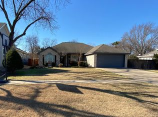 211 N 6th St, Midlothian, TX 76065