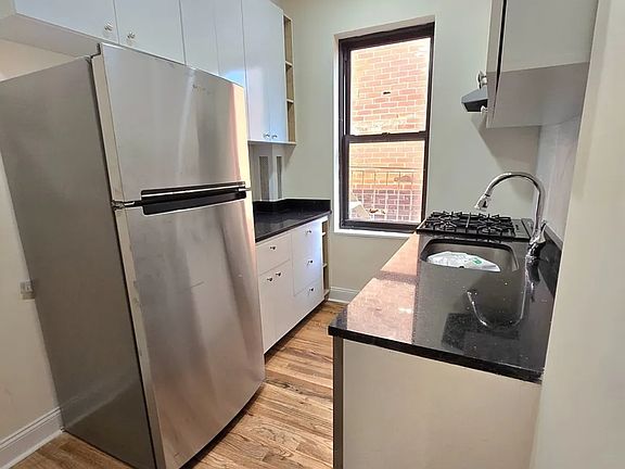 4th image of 13209 Maple Ave #2B