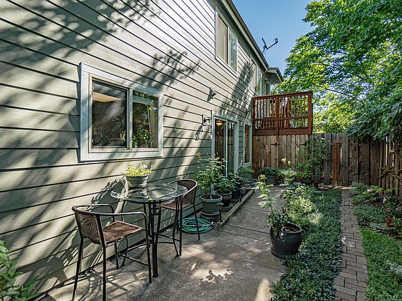 2nd image of 295 Tolman Creek Rd APT 1