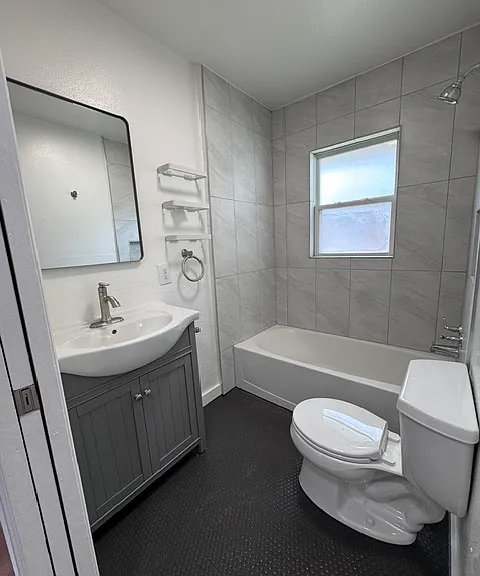 213 Farmer St #213 — Photo 6