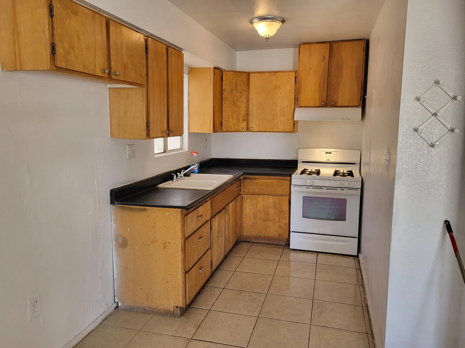 835 W 1st St — Photo 1