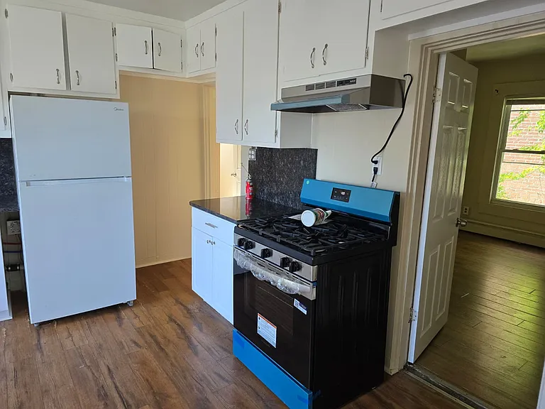 22 Oak St #2 — Photo 2