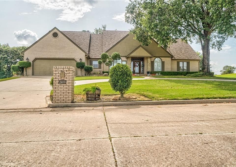 1st image of 2409 Robinwood Pl
