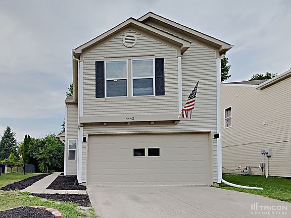 2nd image of 4442 Connaught Dr W