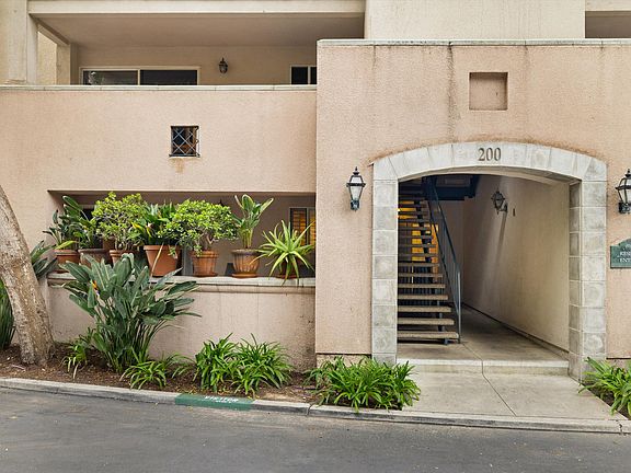 2nd image of 207 Por La Mar Cir