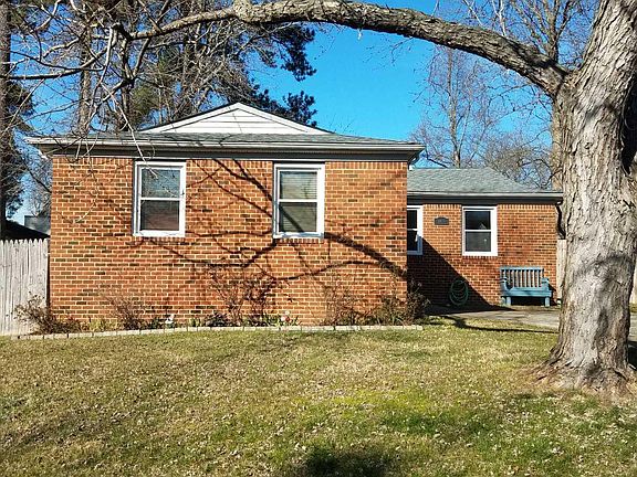 3rd image of 306 Louvick St