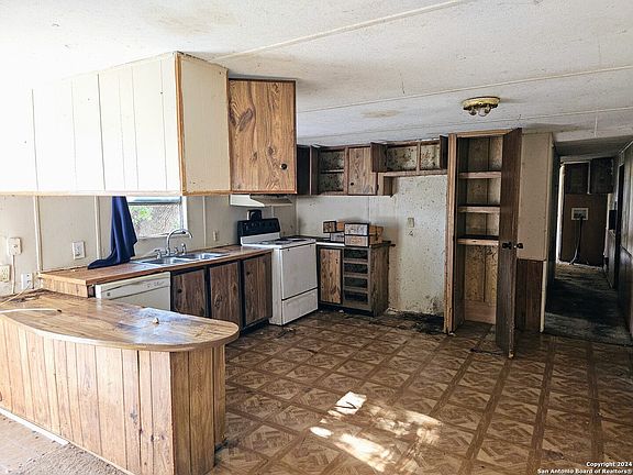 3rd image of 706 FLINTSTONE DR
