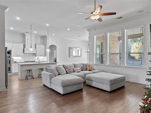 2nd image of 517 Belle Pointe Loop