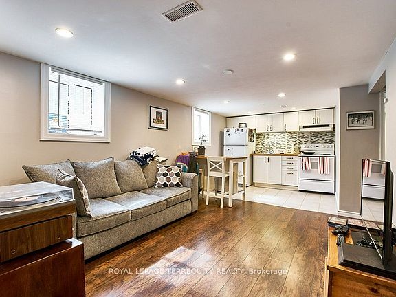 2nd image of 304 Palmerston Ave
