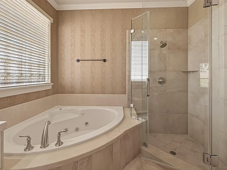 2210 Bywater Dr — Photo 20