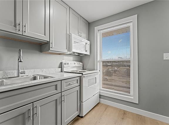 4th image of 103 N Scanlan St APT 2