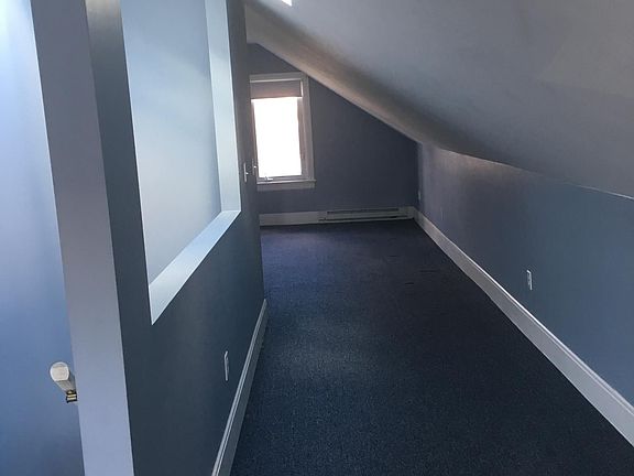 2nd bedroom/skylite