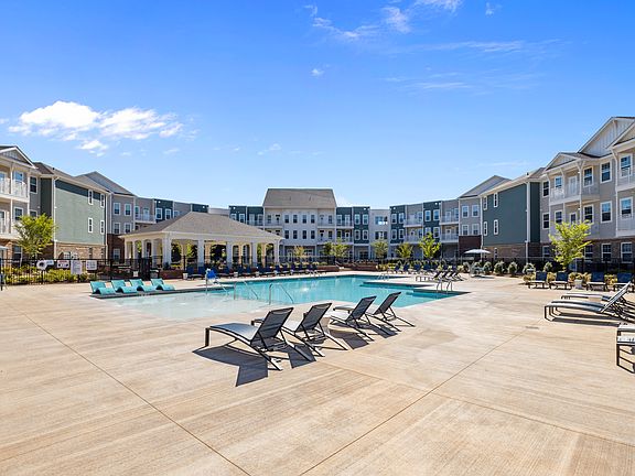 Resort Style Pool with Large Sun Shelf and In-Water Loungers