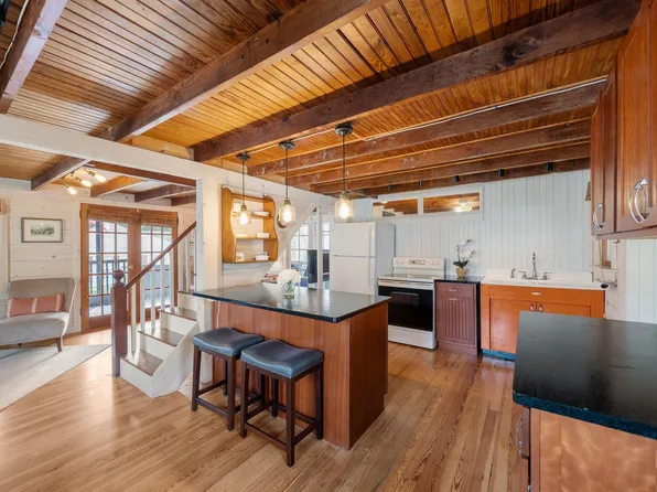 12 Holmes Avenue, Kingston, MA 02364