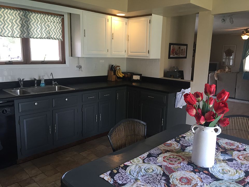 2nd image of 202 Sunset Cir
