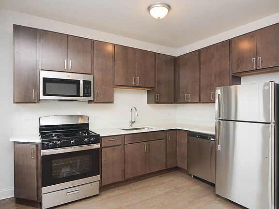 3rd image of 3407 W Fullerton Ave #D5