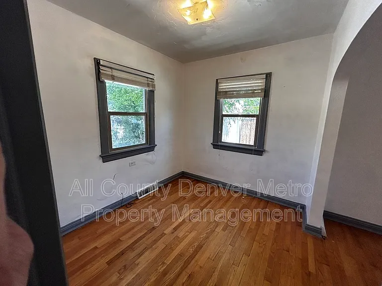 2111 S Emerson St — Photo 4