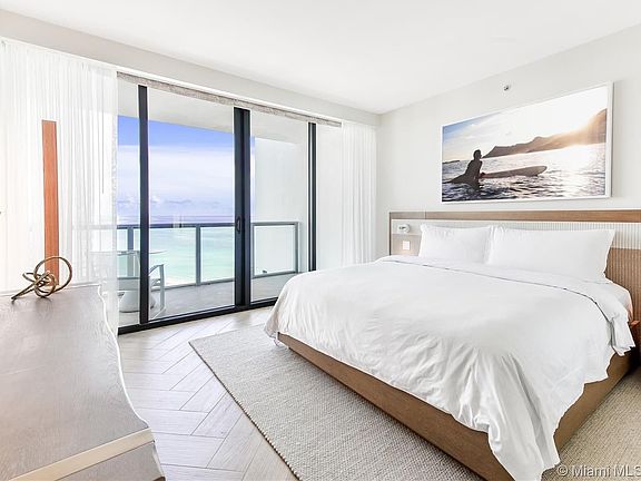 4th image of 2201 Collins Ave #1711