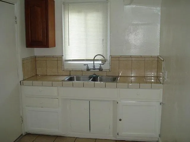2812 3/4 Hillcrest Dr — Photo 13