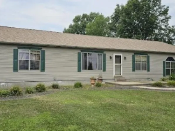 1335 S College St, Salem, IL 62881
