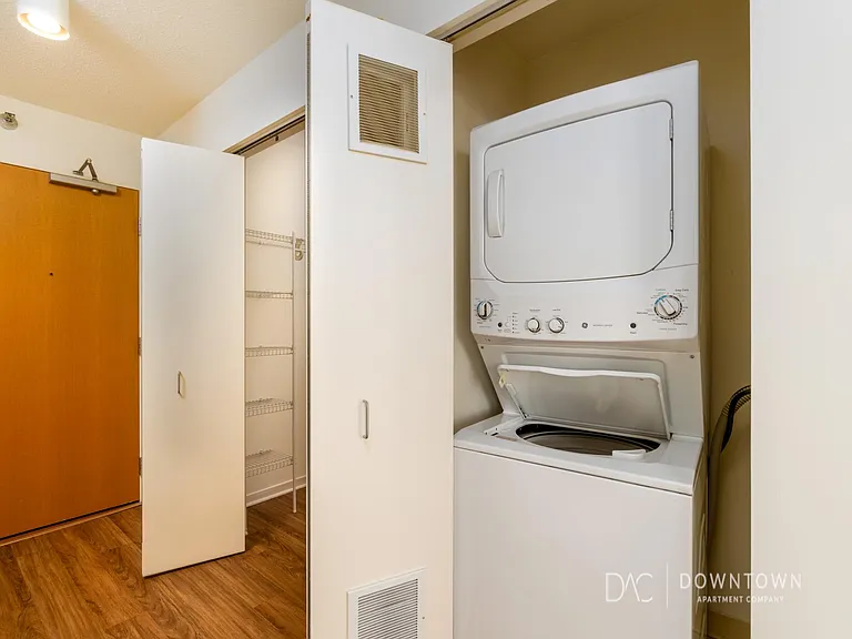 500 N Kingsbury St #1 — Photo 6
