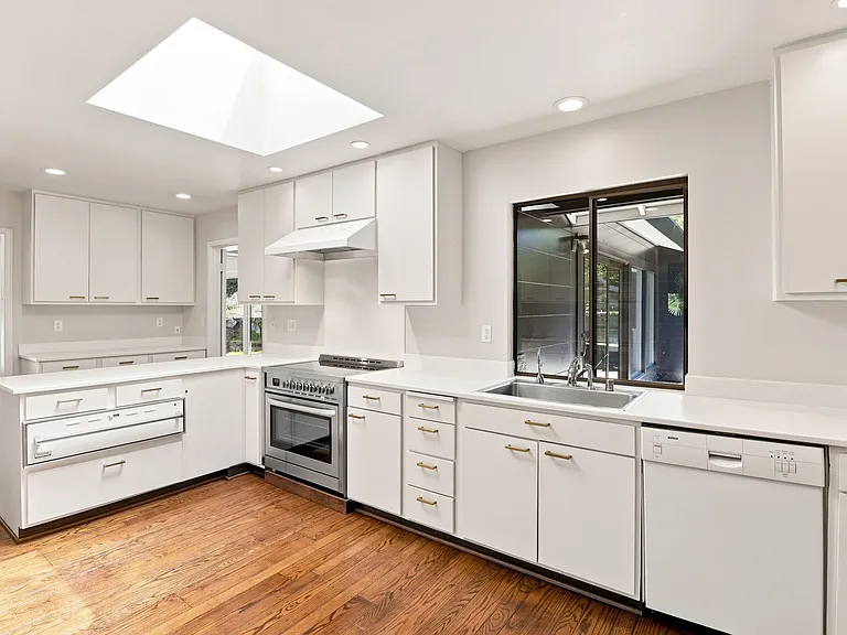 820 Eucalyptus Ave — Photo 38