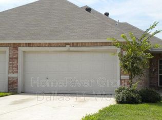 715 Kingston Dr, Grand Prairie, TX 75051