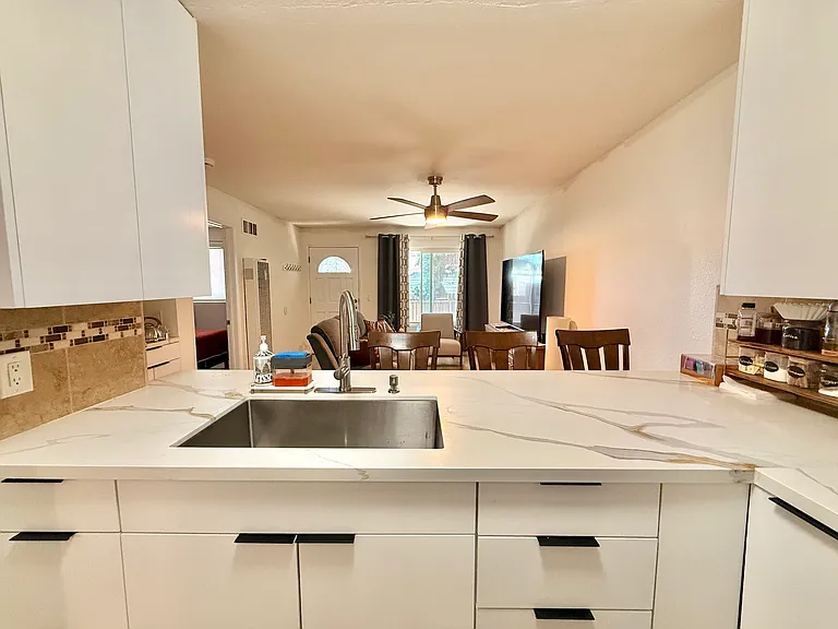 227 50th St #10 — Photo 10