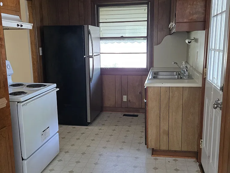 Summerland Dr — Photo 5