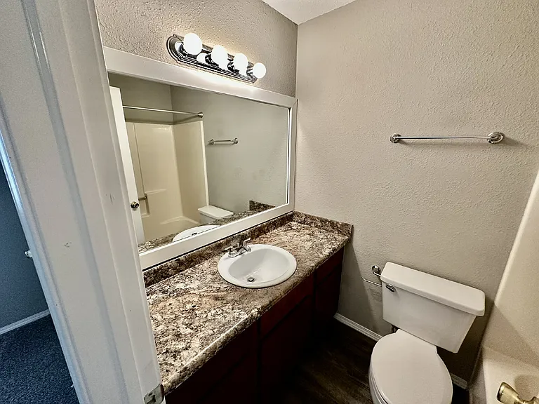 2437 W Gum St — Photo 12