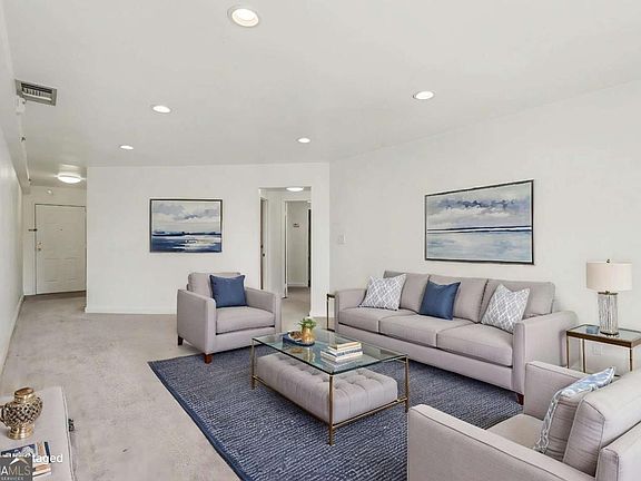 2nd image of 1501 Clairmont Rd APT 827