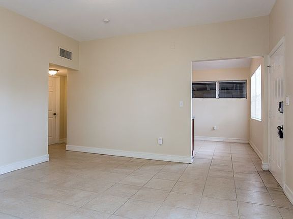 5th image of 17180 NE 3rd Ave