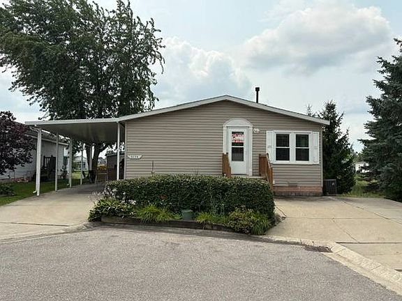 3rd image of 33120 Waterfall Ct
