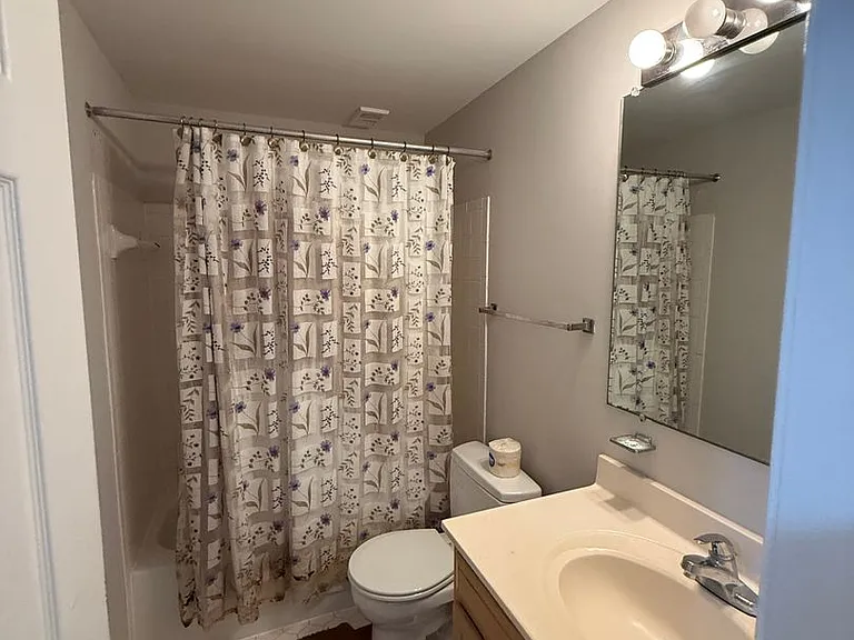 2740 Winston Ct — Photo 23