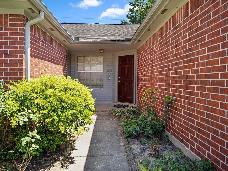 5211 Roserock Ln — Photo 3