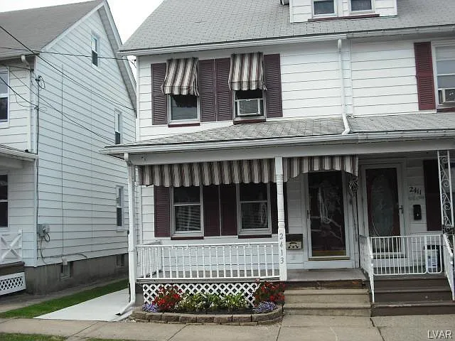 2413 Birch St photo 1
