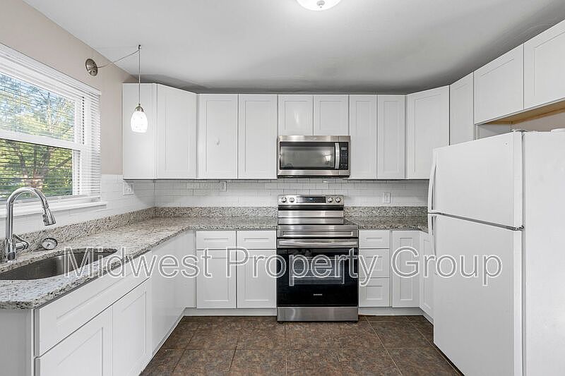 1st image of 615 Lynn Haven Ln
