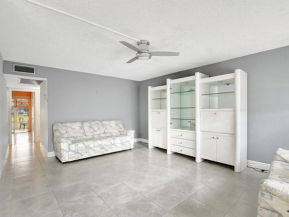 3rd image of 2061 Berkshire D