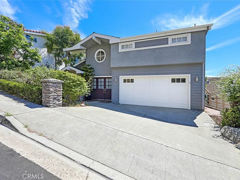 661 Nyes Pl — Photo 1