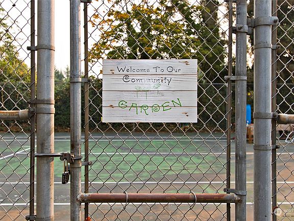 Community Garden and sport court.>