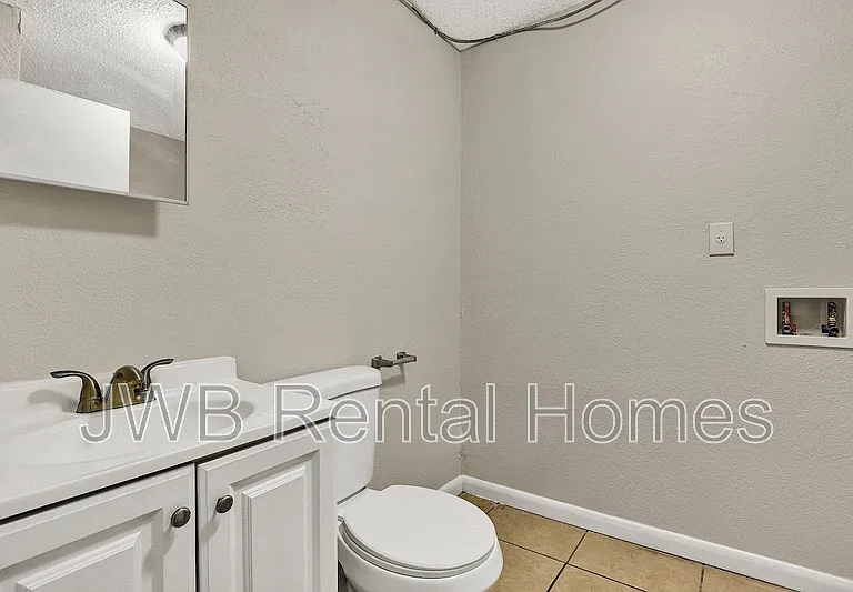 1842 Broadway Ave — Photo 6