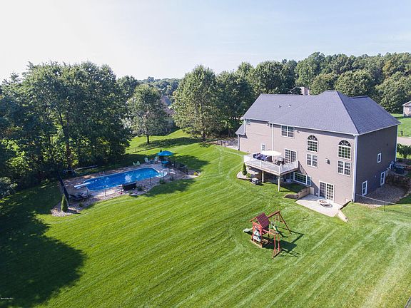 3rd image of 6767 Apple Blossom Ln