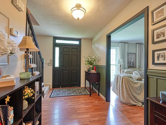 4th image of 304 Sundance Way