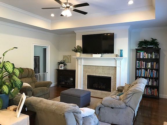 3rd image of 617 Chastain St