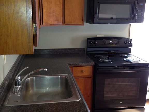 Apt.3 New stove, micro,fridg